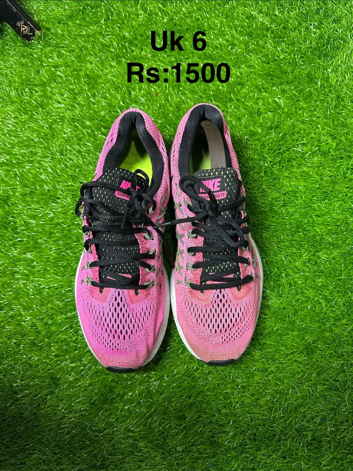 Yeh Nike Air Zoom Pegasus 32 - imported shoe available at Thrift Trades